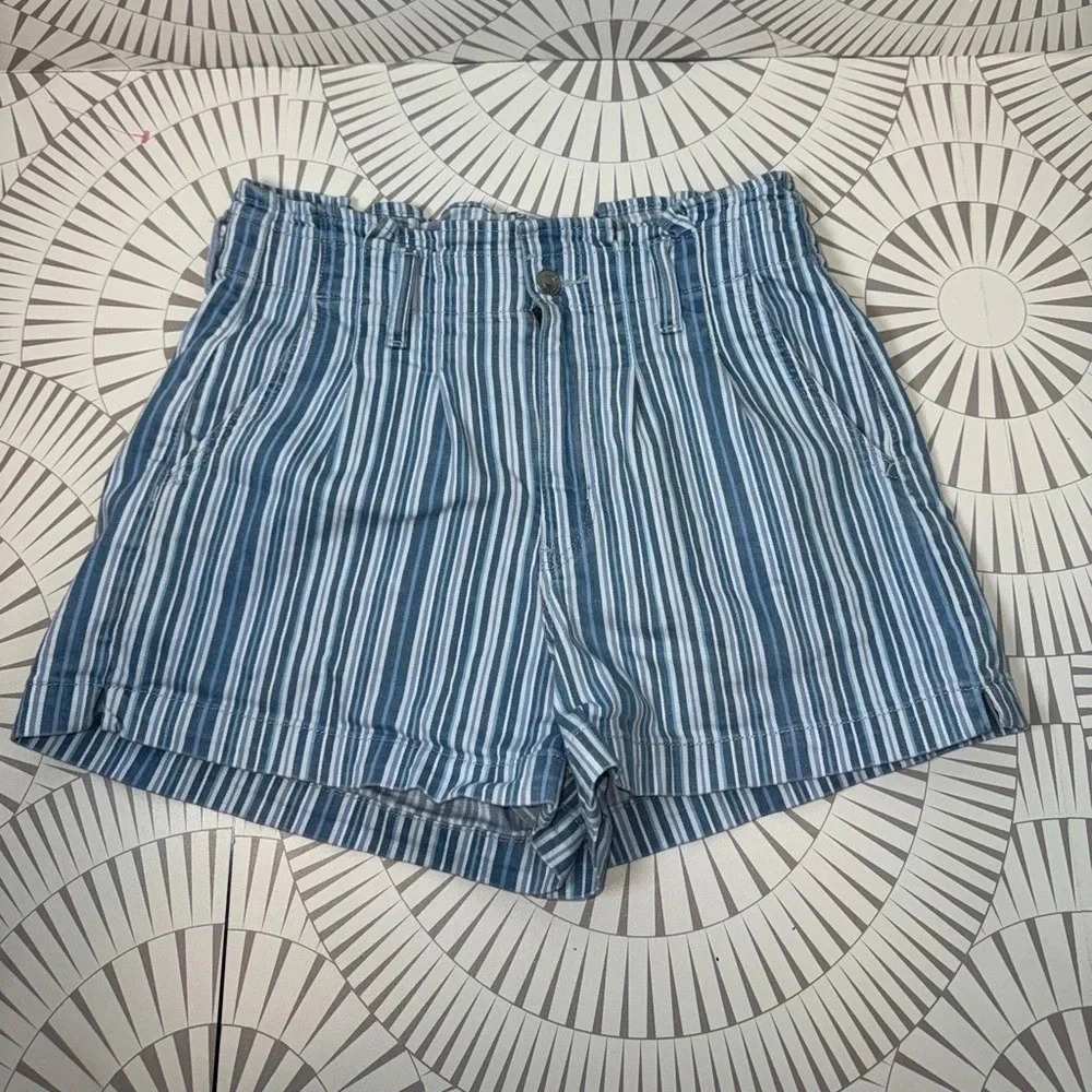 American Eagle Women’s Mom Short‎ Blue/White Vertical Stripe Size 6
